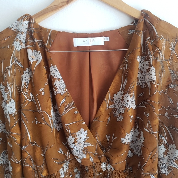 🔥 SOLD ASTR Floral Top - Picture 7 of 11